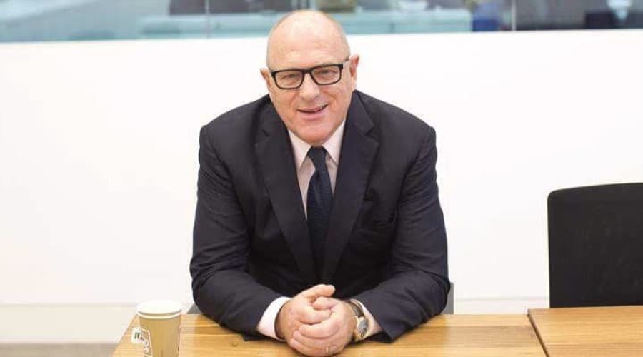 Golden Portfolio创始人Garrett Goggin指出,矿业板块目前为投资者创造了重要机遇,因矿业股的价格明显低估。他提到,自2015年以来,大型矿业公司相较于每股自由现金流,平均被低估了25%。Goggin还监测GDX和GLD的流通股,发现当金价上升时,GDX的流通股却显著下跌。