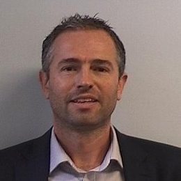 周四(2月27日)欧市盘前,美元指数略微上升,突破至106.60附近,主要受到市场对于美国总统特朗普加征关税的担忧所推动,进而使美元获得避险需求的支持。然而,受美国经济数据疲软影响,市场对美联储降息的预期不断升温。交易员们普遍预计,美联储将在今年实施两次降息,首次可能在7月,第二次预计在10月。